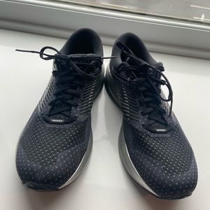 Brooks Running Shoe “Levitate”